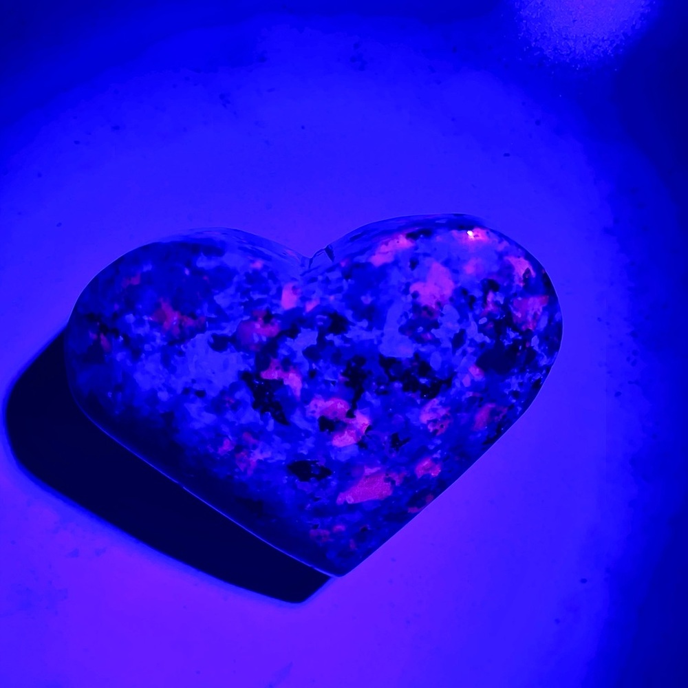 Yooperlite Heart ❤️‍🔥 - Picture 5 of 5